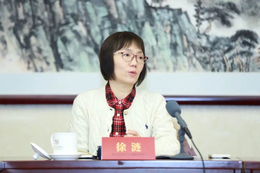 徐涟（中国国家画院副院长、座谈会第一组主持人）：新时代画院创作与人才培养座谈会纪要