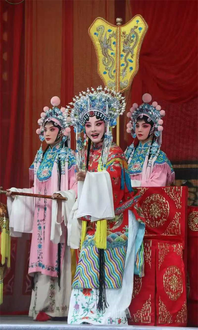 赵勤玉 ‖ 老街炖肉香伴锣鼓声，一出戏唱出半生知足与安然